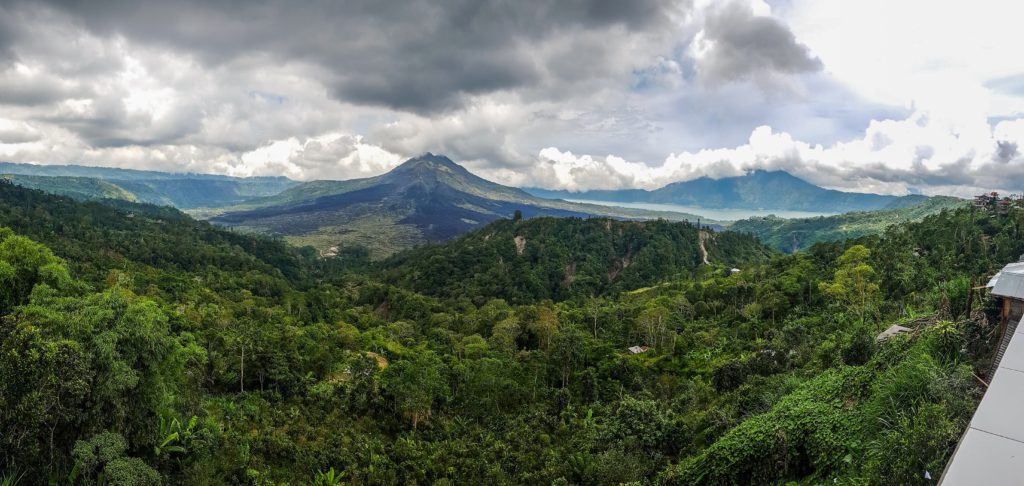 Úchvatná Mount Batur, aktivní sopka, 1 717 m