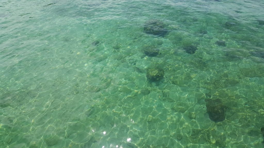 Průzračná voda u ostrova Manukan