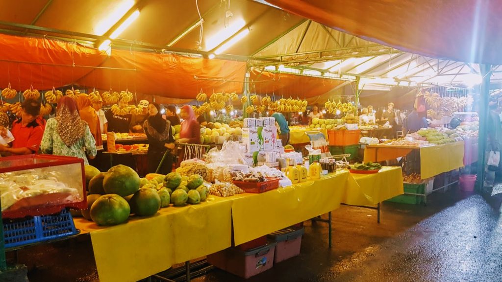Večerní trh s ovocem